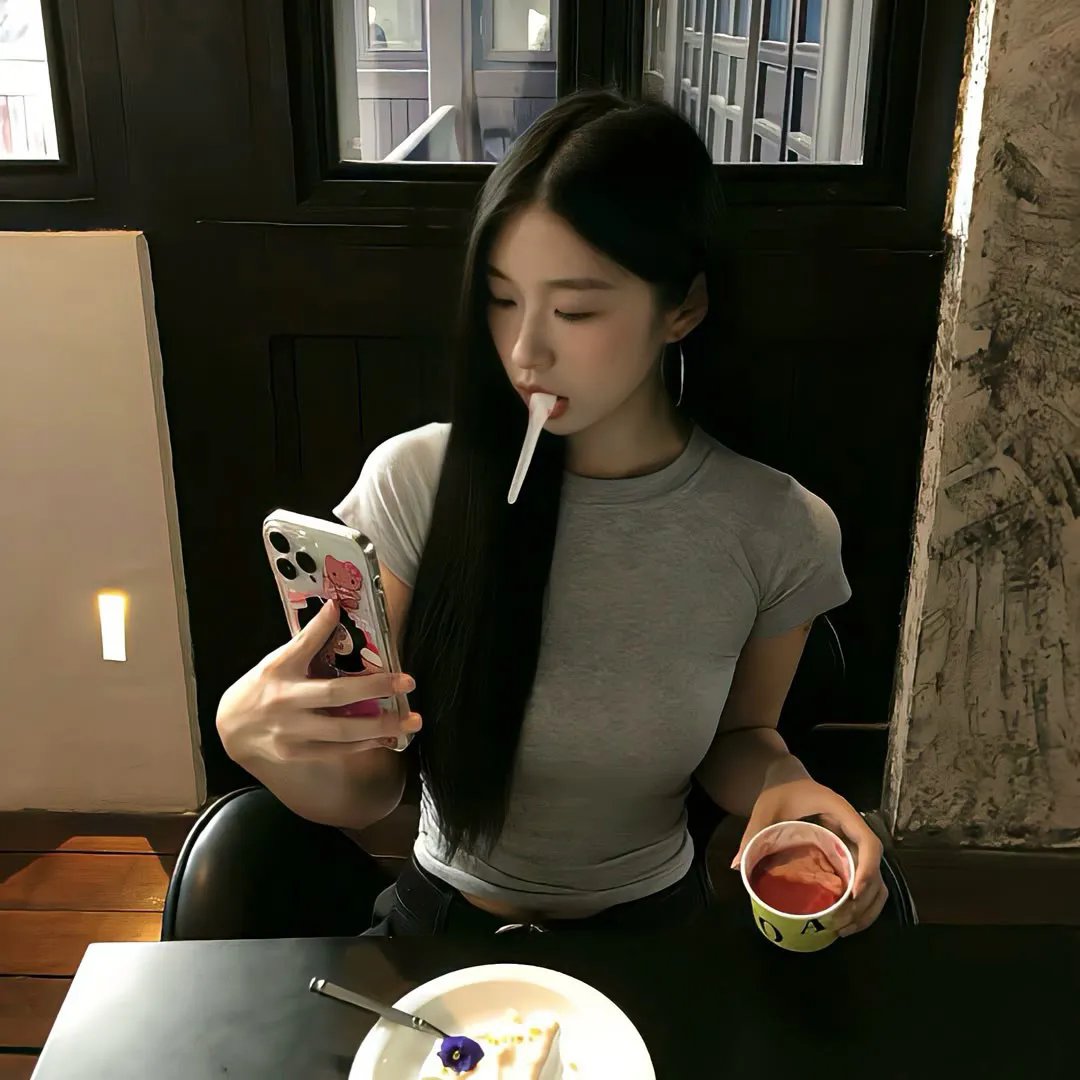 黑夜中的玻璃人偶